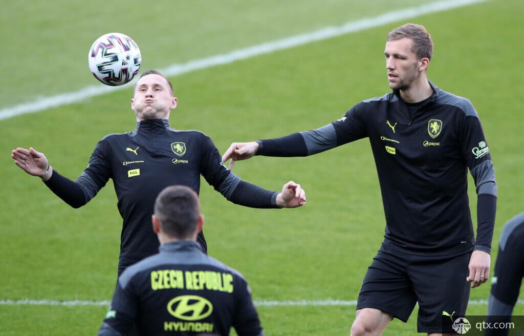 中国女足再 中国女足再