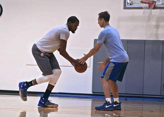 感到膝关节 感到膝关节